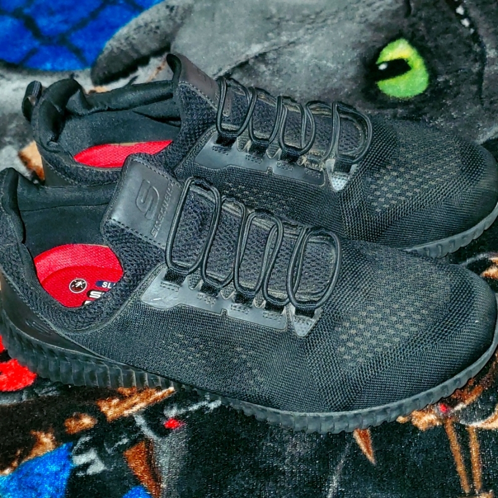 Skechers slip resistant shoes
